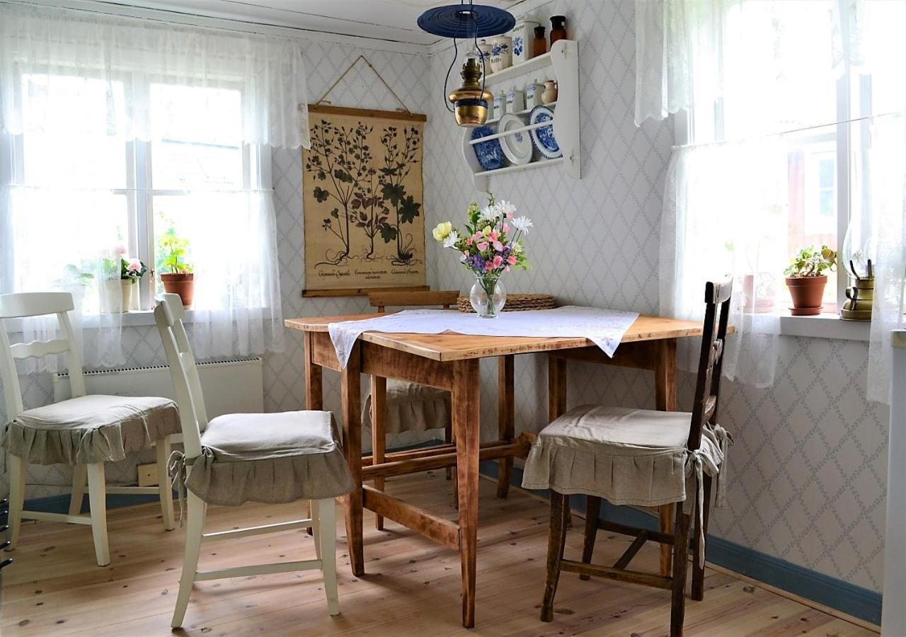 Rustik Stuga Med Lantlig Kaensla Naera Oerebro City Esterno foto
